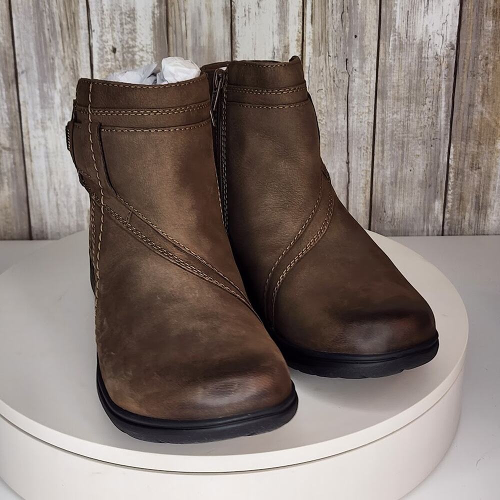 NEW - Clarks Women's Carleigh Style Mushroom Nubuck Ankle Boots - Size 7 M - Picture 9 of 9